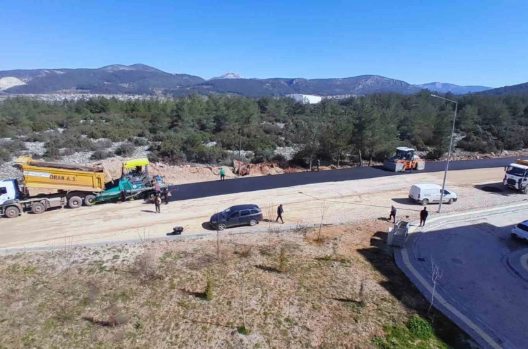 Akçaova TOKİ’de yol sorununu çözüldü