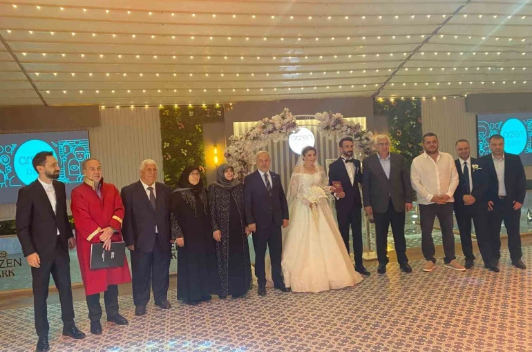 Akdağ ve Sezer ailelerinin mutlu günü