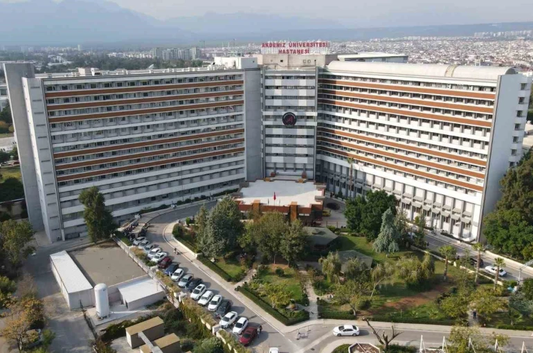 Akdeniz Üniversitesi’nde 3’üncü rahim nakli operasyonu başladı