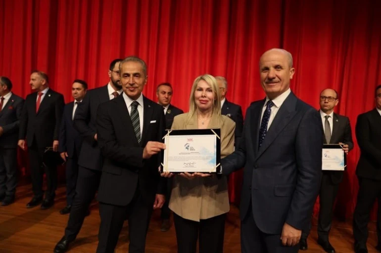 Akdeniz Üniversitesine Spor Dostu Kampüs Ödülü