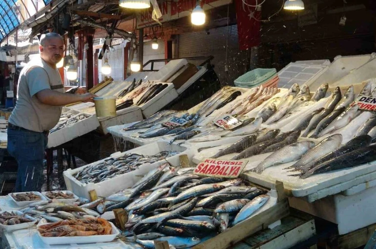Akdeniz’de av yasağı bitti, tezgahlarda bolluk başladı