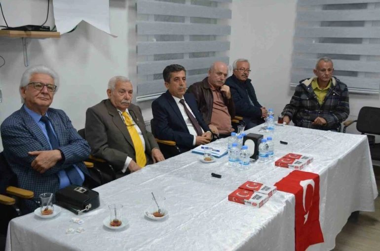 Akhisar’da Öğretmenler Günü buluşmasında tecrübeli öğretmenlerden ders