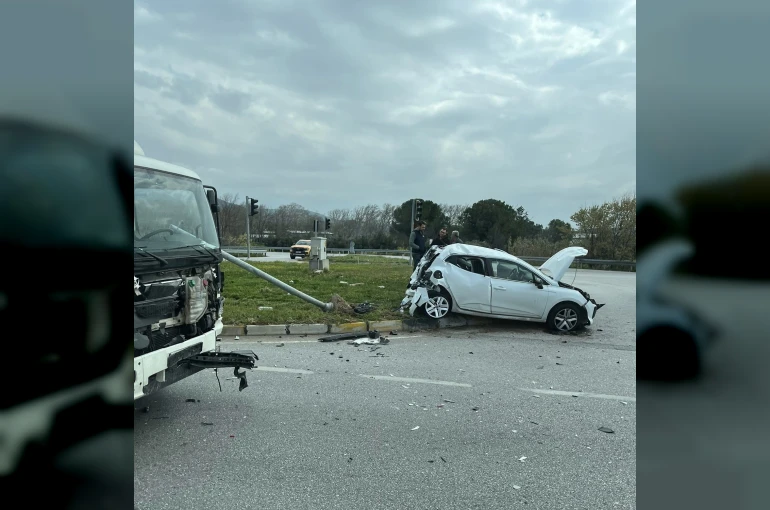 Akhisar’da OSB kavşağında trafik kazası: 1 yaralı