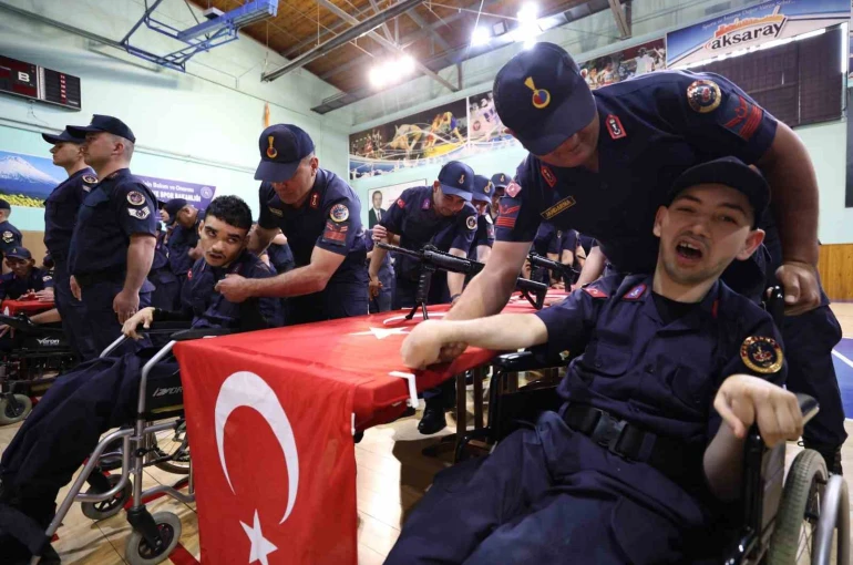 Aksaray’da özel gençlerin bir günlük askerlik heyecanı