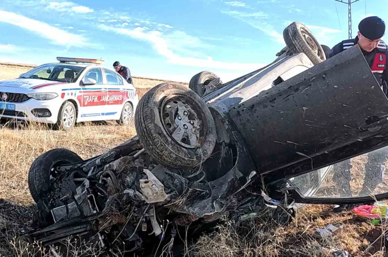 Aksaray’da takla atan otomobilin sürücüsü yaralandı
