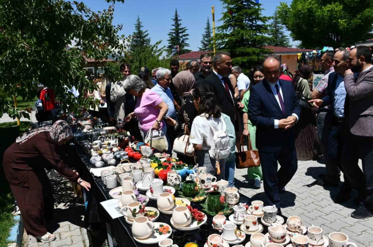 Akşehir’de Çocuk Evleri Sitesi’nde sünnet şöleni ve el sanatları sergisi