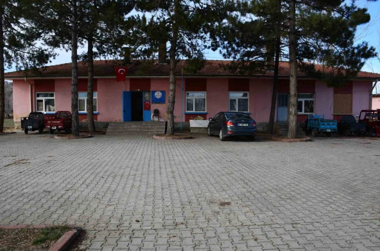 Akşehir’de eski ilkokul binası dikiş nakış kursu oldu