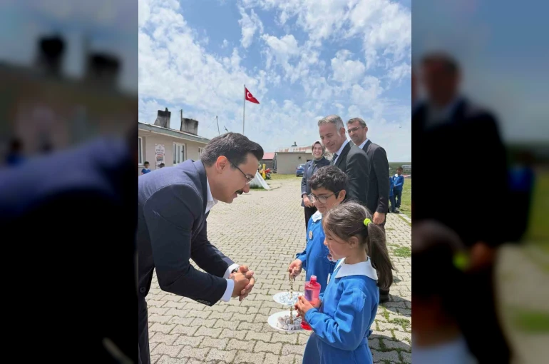 Akyaka Kaymakamı İsmail Demirtaş’tan köy okullarına yakın ilgi