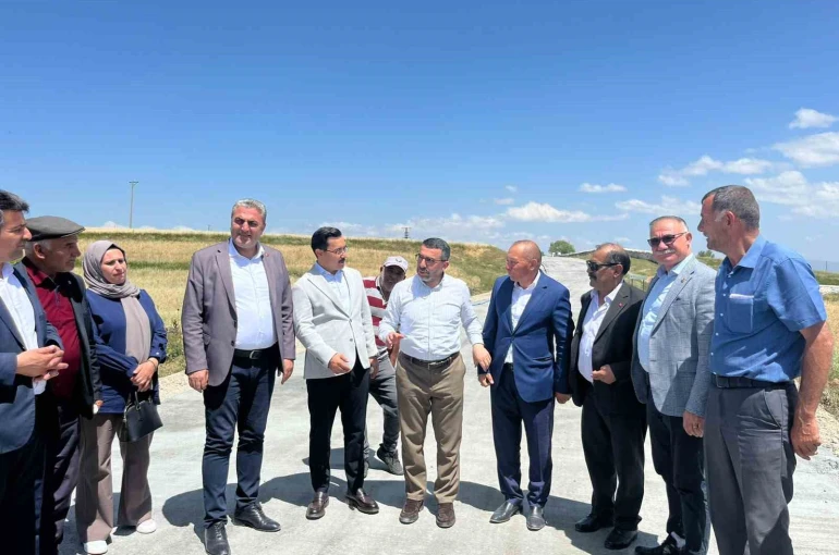 Akyaka’da köy yollarının sorunu çözülüyor