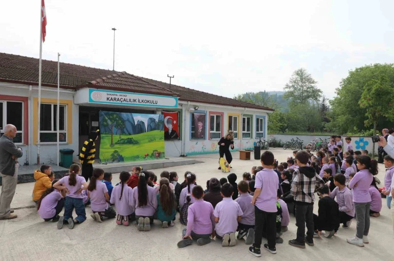 Akyazı’da 5 bin öğrenci tiyatro ile buluşuyor