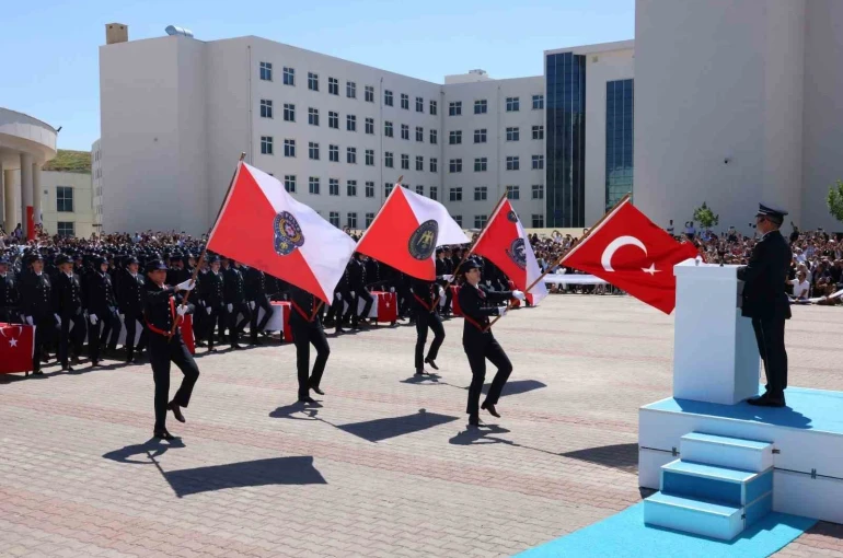 Akyurt Polis Meslek Yüksekokulu’nda mezuniyet coşkusu