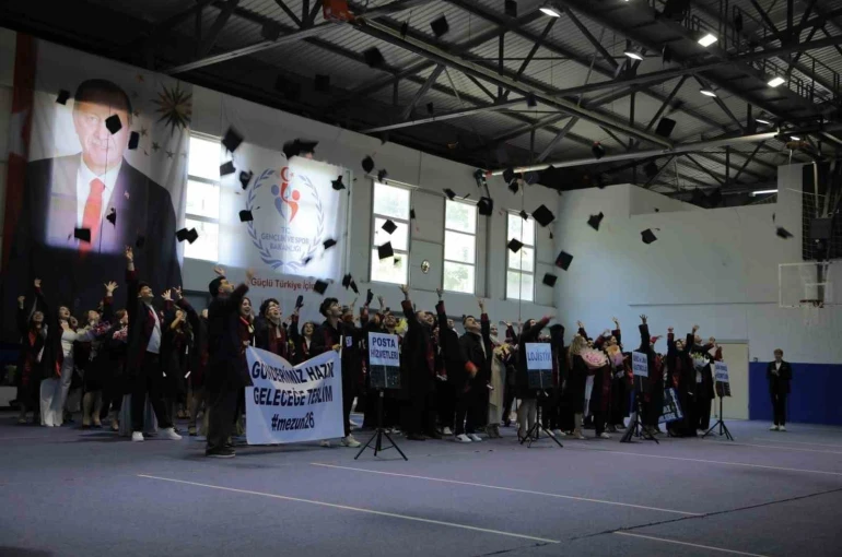 Alaçam MYO’da mezuniyet coşkusu