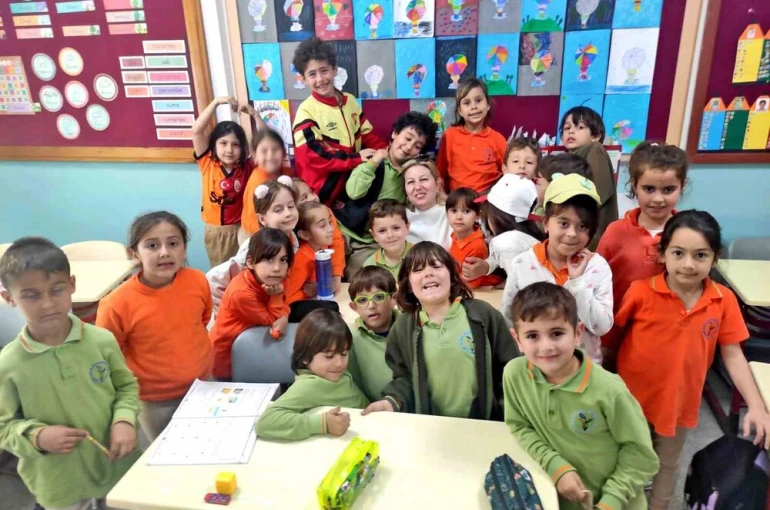 Alaçatı’da ilkokul öğrencilerinden anlamlı dayanışma