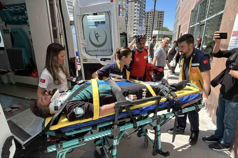 Aladağlar’da mahsur kalan dağcı ve eşi helikopterle kurtarıldı
