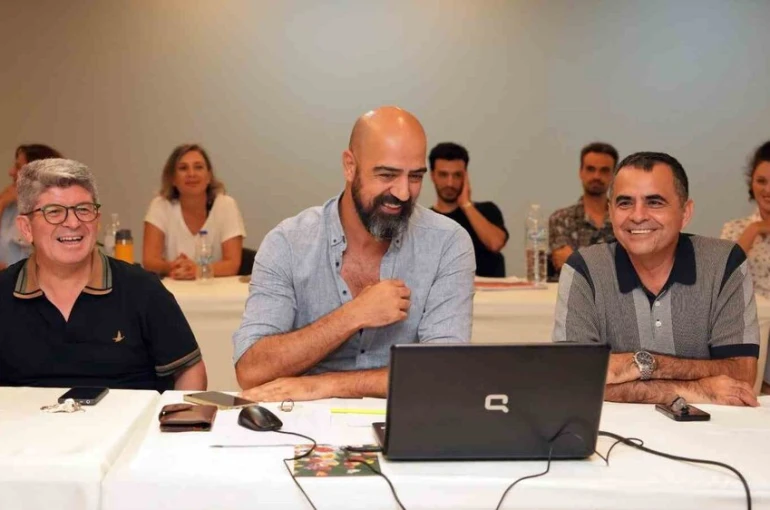 Alanya Belediye Tiyatrosu’ndan yeni sezonun ilk prömiyeri: "Palto" 