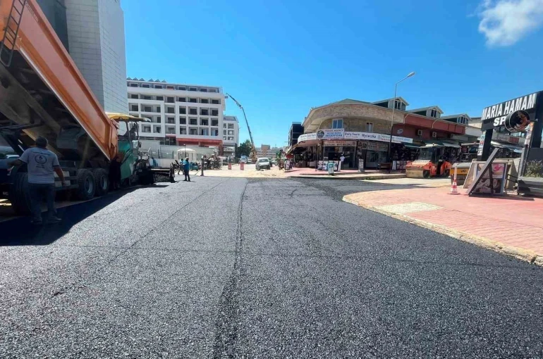Alanya Belediyesi’nden sıcak asfalt çalışması