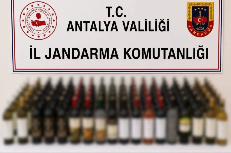 Alanya’da 108 litre kaçak alkol ele geçirildi