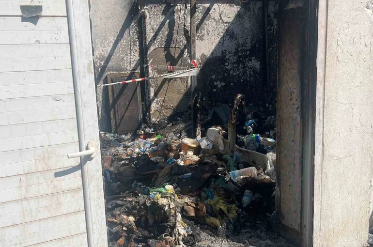 Alanya’da 5 yıldızlı otelin geri dönüşüm deposundaki yangın korkuttu