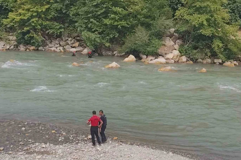 Alanya’da çayda kaybolan genci arama çalışmalarına yarın devam edilecek