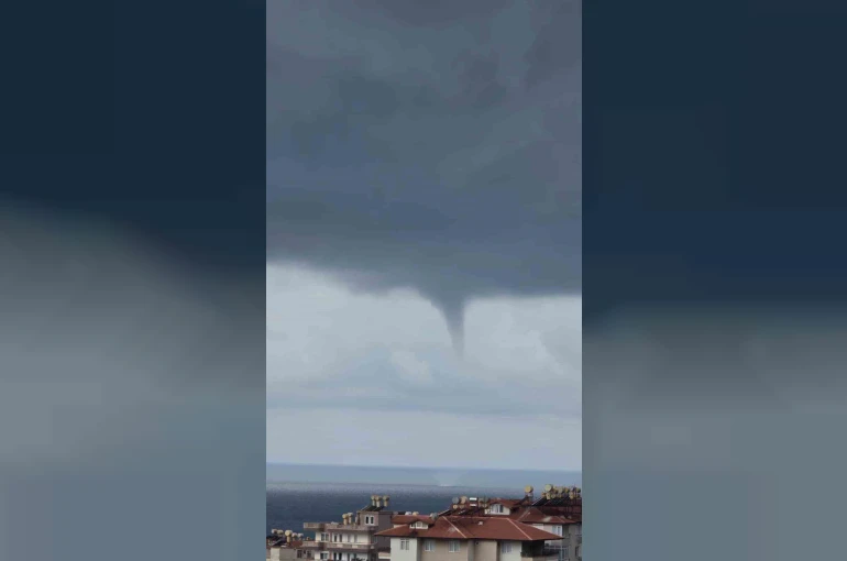 Alanya’da denizde hortum çıktı