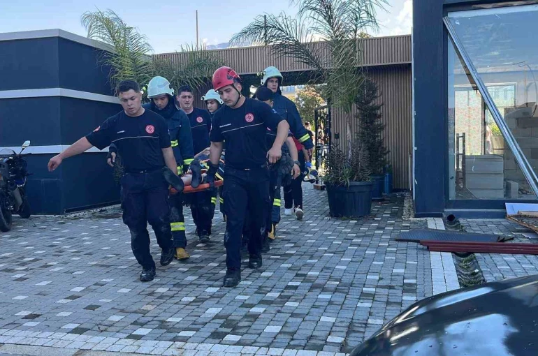 Alanya’da evin asma tavanı çöktü: 2 yaralı