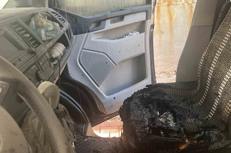 Alanya’da hafif ticari araç yangını korkuttu