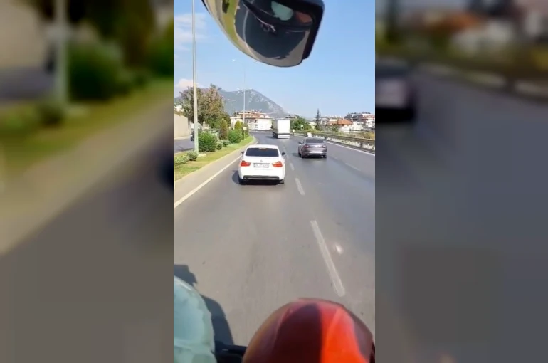 Alanya’da itfaiyeye yol vermeyen otomobil sürücüsüne 46 bin TL ceza
