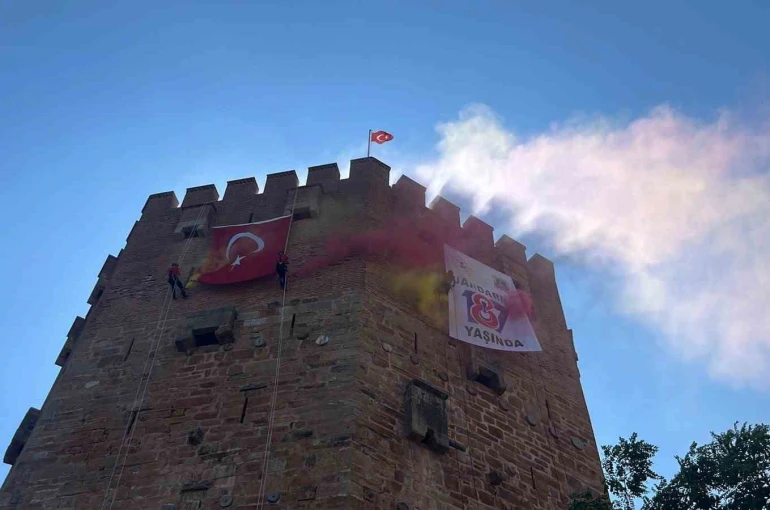 Alanya’da JAK ekiplerinden Alanya Kızılkule’de nefes kesen gösteri