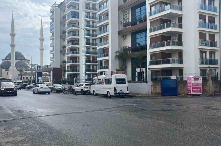 Alanya’da sokakta kadına saldırıda bulunan şahıs yakalandı