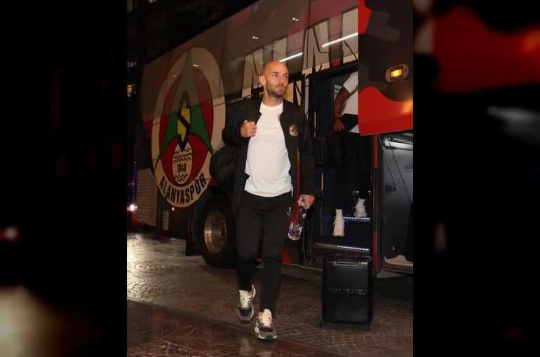 Alanyaspor, kaptan Efecan Karaca ile yollarını ayırdı