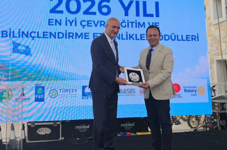 Alanya’ya 79 mavi bayrak ve çevre eğitiminde bir ödül daha aldı