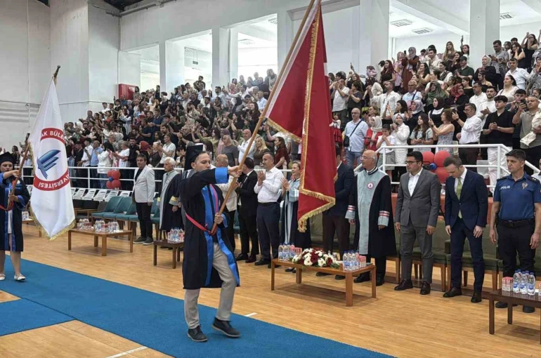 Alaplı Meslek Yüksek Okulu’nda mezuniyet sevinci
