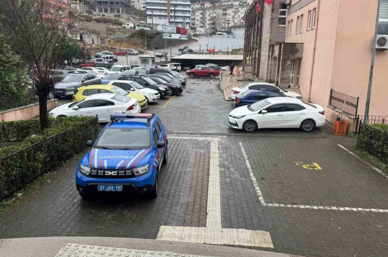 Alaplı’da jandarmadan firarilere operasyon: 2 hükümlü yakalandı 
