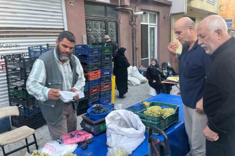Alaşehir’in üzümleri Tavşanlı semt pazarında