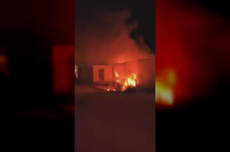 Alev topuna dönen konteyner kullanılamaz hale geldi