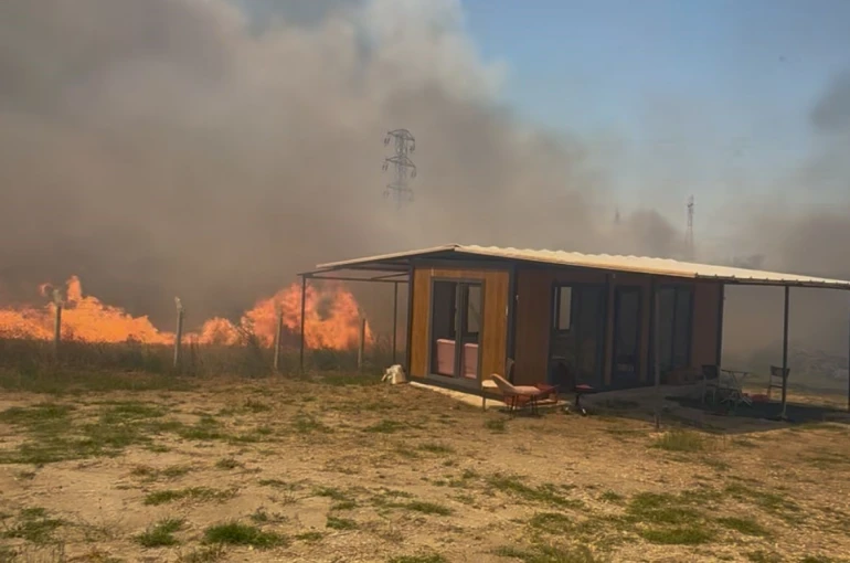 Alevler hobi bahçelerine ve buğday tarlasına sıçradı