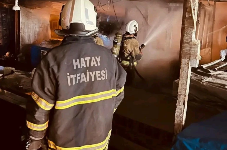 Alevlere teslim olan baraka iş yeri kullanılmaz hale geldi