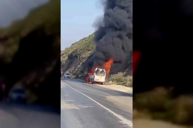 Alevlere teslim olan minibüs kullanılmaz hale geldi