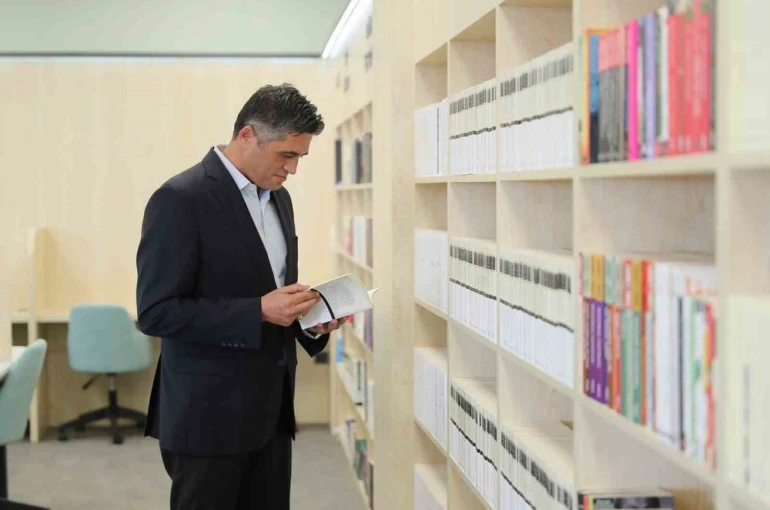 Aliağa Kent Kitaplığı yeni eserlerle büyümeye devam ediyor