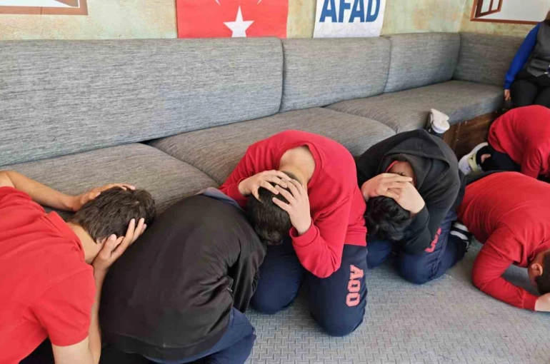 Aliağa’da Deprem Simülasyon Tırı vatandaşlarla buluştu 