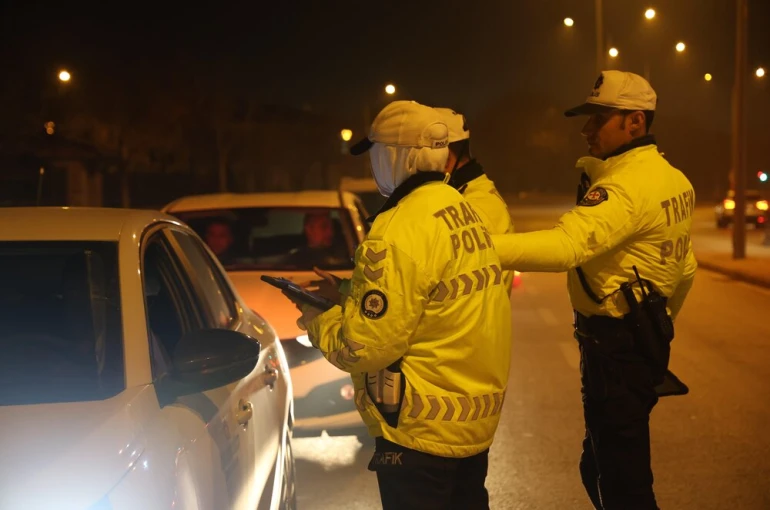 Alkolden ehliyetini kaptıran sürücü, yolu 15 kilometre uzatsa da kurtulamadı