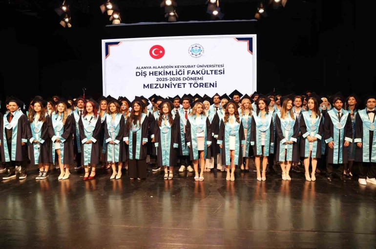 ALKÜ’de diş hekimliği fakültesinde mezuniyet heyecanı