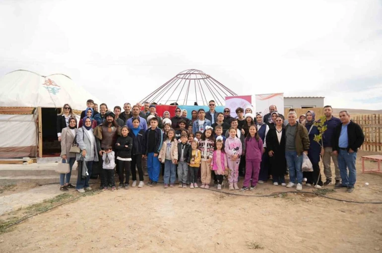 Altay köyünde "Ailem Okulum" projesiyle Kazak kültürü tanıtıldı