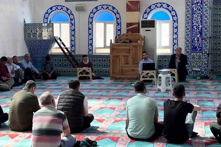 Altıntaş’ta Kur’an kurslarında görev alacak personele hizmet içi eğitim
