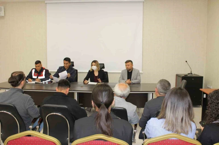 Altıntaş’ta okul güvenliği üzerine değerlendirme toplantısı