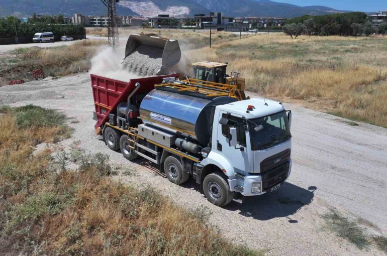 Altyapısı tamamlanan yollar asfaltlanıyor