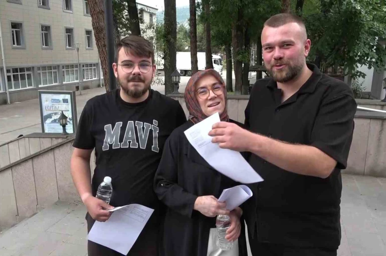 Amasya’da iki oğluyla birlikte YKS’ye giren anne: "Haydi anne dediler"
