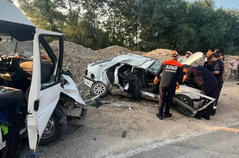 Amasya’da otomobil ile minibüs çarpıştı: 1 ölü, 3 yaralı