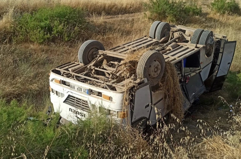 Amasya’da tarım işçilerini taşıyan midibüs devrildi: 16 yaralı