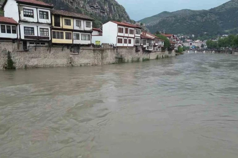 Amasya’nın taşkın koruma kalkanı 2 bin yıllık surlar